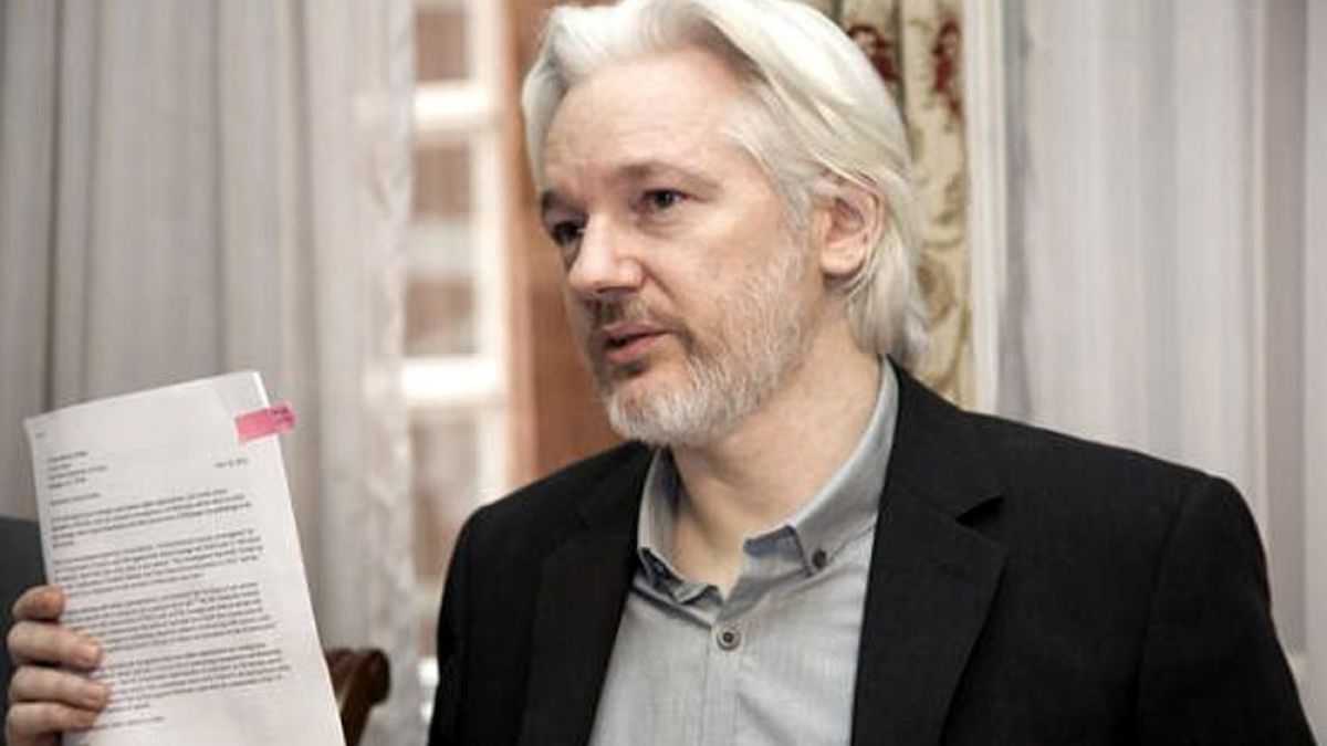 altText(Julian Assange ve la mano del gobierno británico tras el corte de su conexión a Internet)}