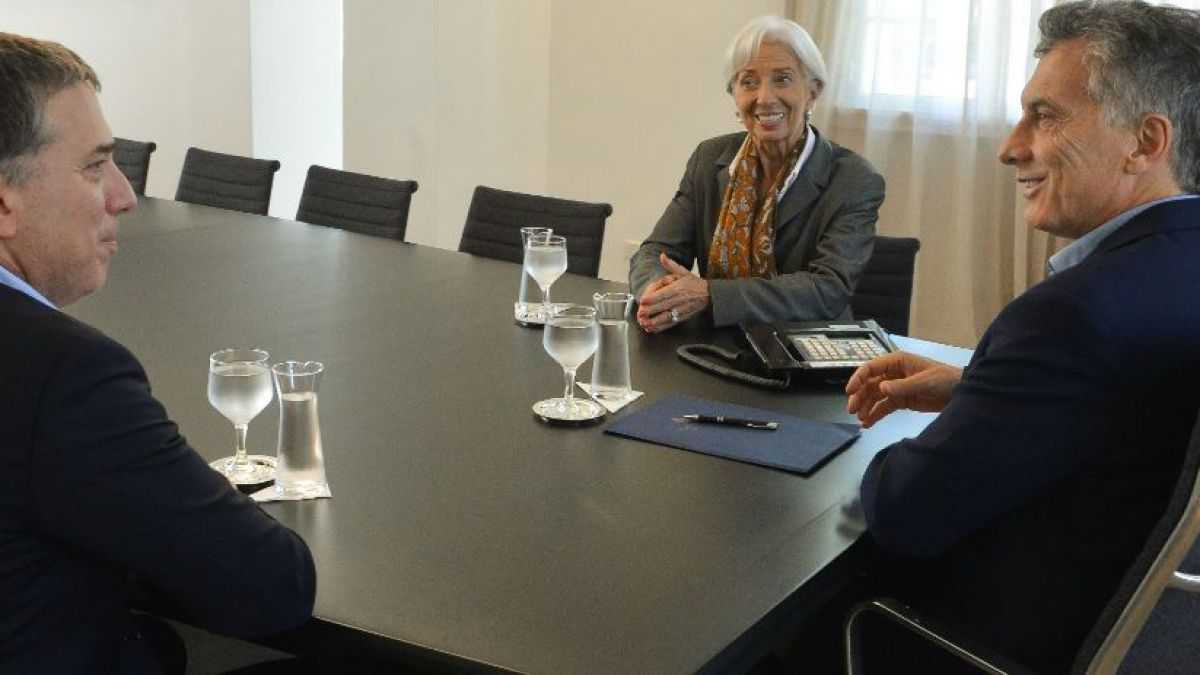 altText(Al Fondo a la derecha: llega Lagarde y se reunirá con Macri)}