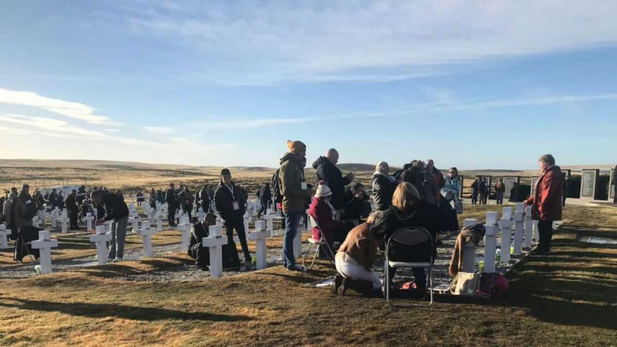 altText(Confirman que hay tumbas mal identificadas de soldados argentinos en Malvinas)}
