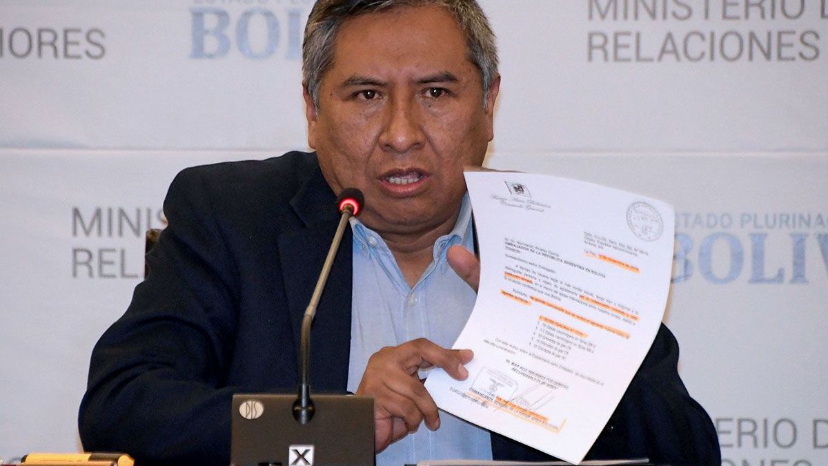 altText(Papelón: tildaron de falsa la carta del golpista boliviano y tuvieron que retractarse)}