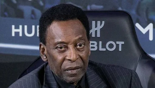 Pelé operado de un tumor en el colon y en terapia intensiva