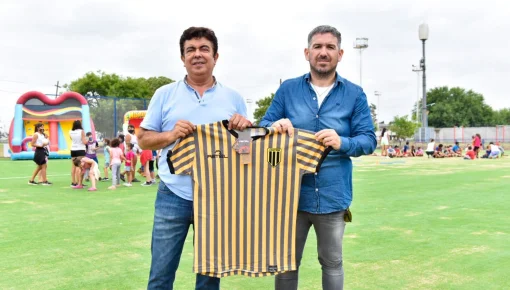 Con la camiseta puesta: Espinoza celebró así los 100 años del Almirante Brown