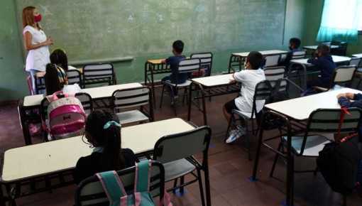 Docentes bonaerenses reciben aumento salarial del 25%