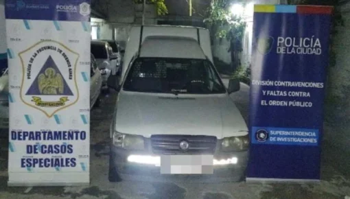 Afiches contra CFK: detienen en Morón a un joven con los carteles en su casa