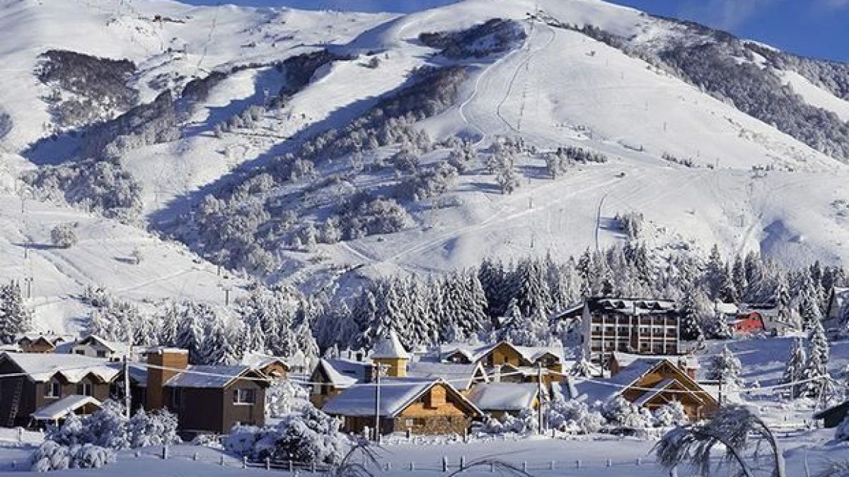 altText(Bariloche: abre pistas de esquí luego de la gran nevada)}