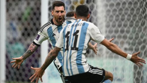 altText(Argentina le ganó 2-0 a México y se pone en carrera en el Mundial)}