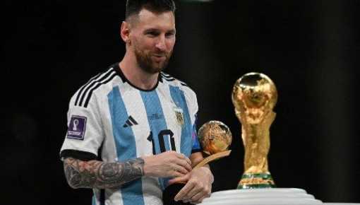 Un Messias abrazando el Balón de Oro de Qatar 2022
