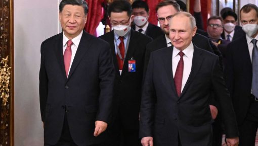 altText(Contra la hegemonía occidental: Xi y Putin se reúnen en Moscú)}