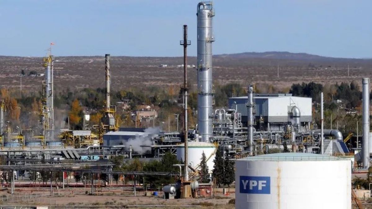 altText(YPF incrementó 7% la producción de petróleo en el primer trimestre)}