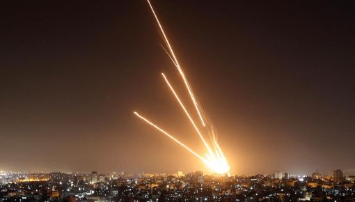 altText(Israel y grupos palestinos acordaron un alto el fuego en Gaza)}
