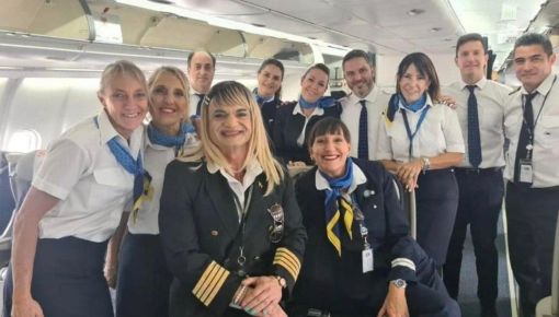 Una nueva conquista: se sube la primera pilota trans a la aviación argentina