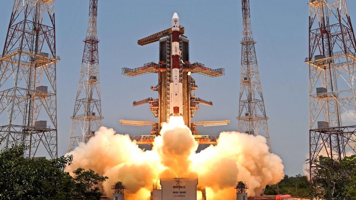altText(India lanzó con éxito su primera misión espacial para estudiar el Sol)}