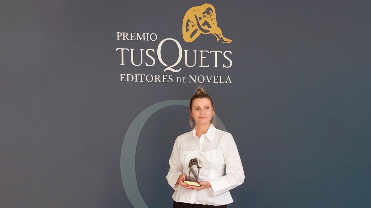 altText(La española Silvia Hidalgo ganó el Premio Tusquets de Novela 2023)}