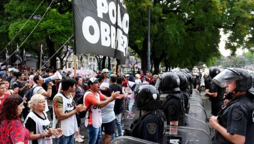 El Polo Obrero Tendencia marchó nuevamente por aguinaldos y entrega de alimentos