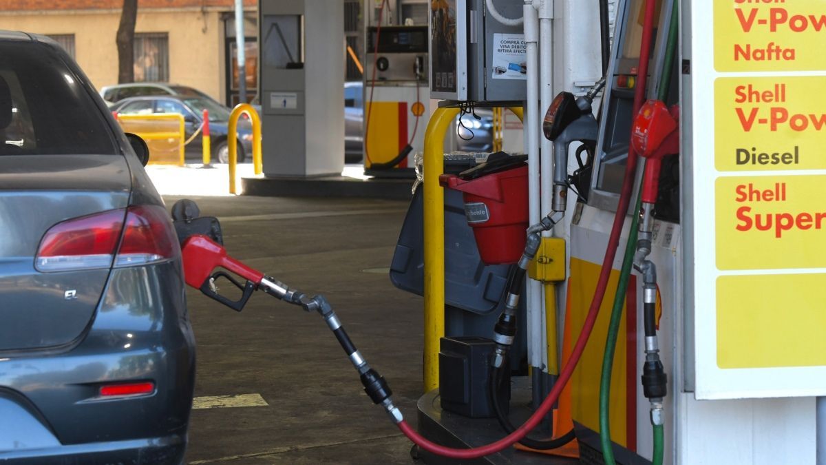 altText(Alerta: Shell aumentó 37% promedio los precios de los combustibles)}