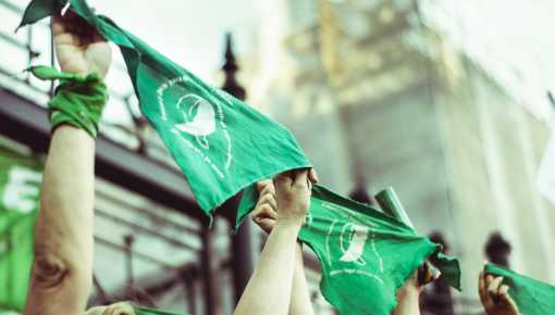 Con la Ley Ómnibus peligra el derecho al aborto y la Ley de 1000 Días