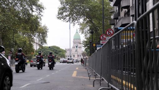Más policías que gente: la zona del Congreso sitiada por Milei