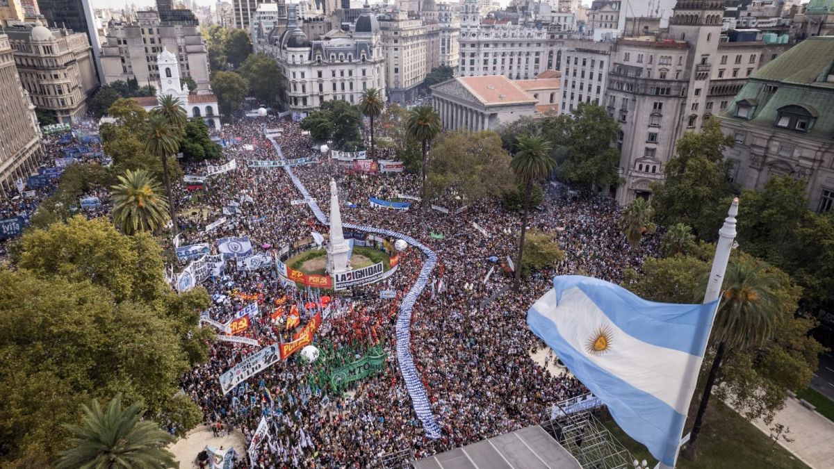 altText(24 de marzo: multitudinaria marcha en el marco del gobierno negacionista de Milei y Villarruel)}