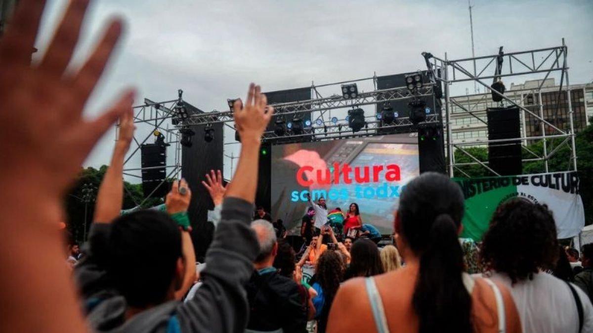 altText(CCK: trabajadores de Cultura armaron un festival multitudinario contra los despidos)}