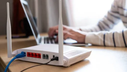 Por la crisis, el 70% de los hogares redujeron sus servicios de internet y TV