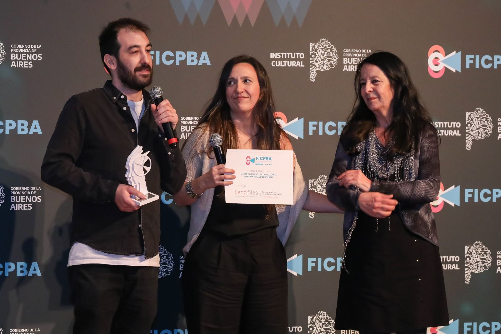 Director y directora de 