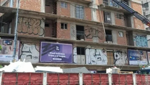 Desalojan el Elefante Blanco de Belgrano: 10 familias quedan en la calle