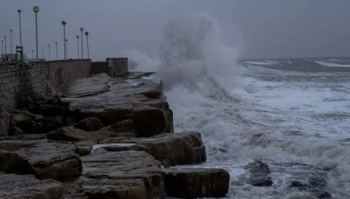 El temporal de Bahía Blanca avanza a Mar del Plata y suspenden las clases 