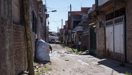El abandono avanza: el Gobierno recorta programas de adicciones en barrios populares