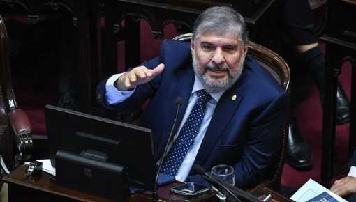 Mayans pidió iniciar juicio político contra Adorni