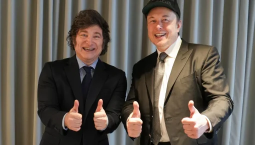Hundido en el patetismo, Milei le pidió a Elon Musk un Tesla de regalo: 