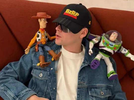 De Ramos Mejía al infinito y más allá: Bizarrap pone su voz a Toy Story 5