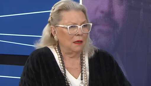 Carrió apuntó contra Adorni y 