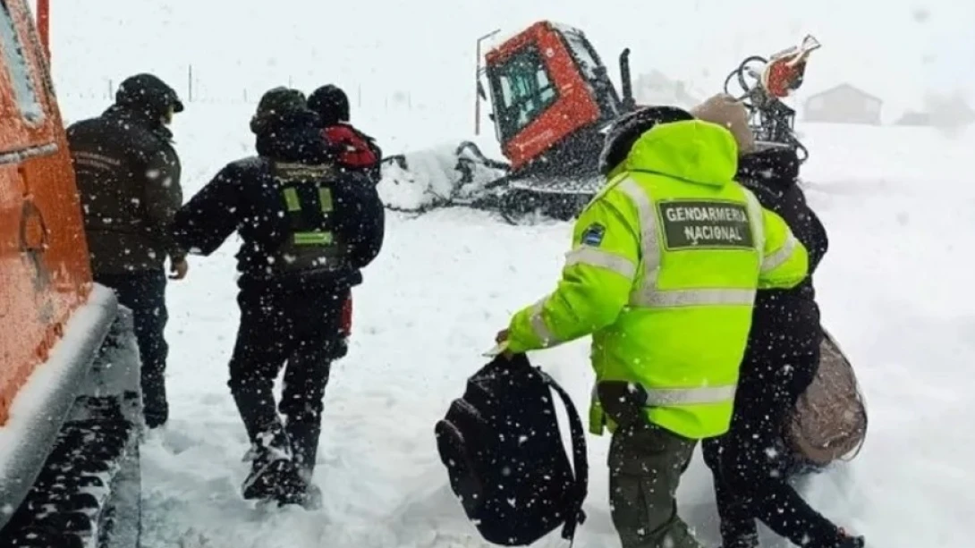 Histórico temporal de nieve en Mendoza: ya rescataron a 30 personas atrapadas en la cordillera