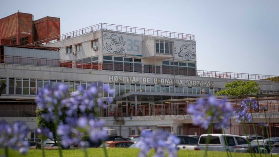 Otra proeza de la medicina en el Garrahan: inédita transfusión de sangre a bebé dentro del útero