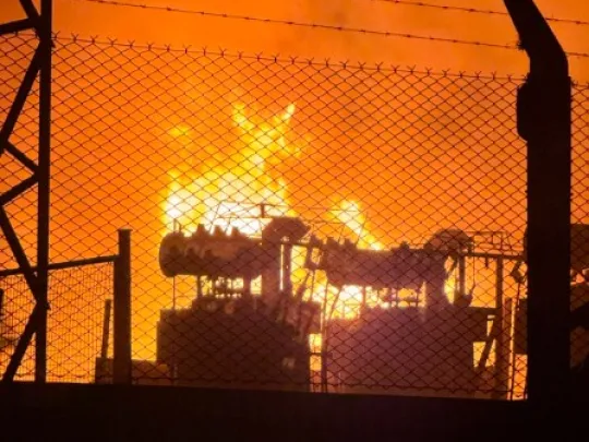 La Plata sin luz: un incendio en la subestación de Tolosa provocó un corte masivo