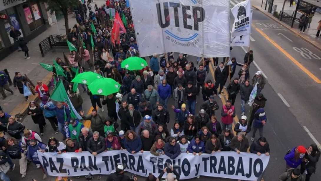 Endeudamiento familiar: la CGT, CTA y UTEP llevan a Economía el reclamo por las deudas de los hogares