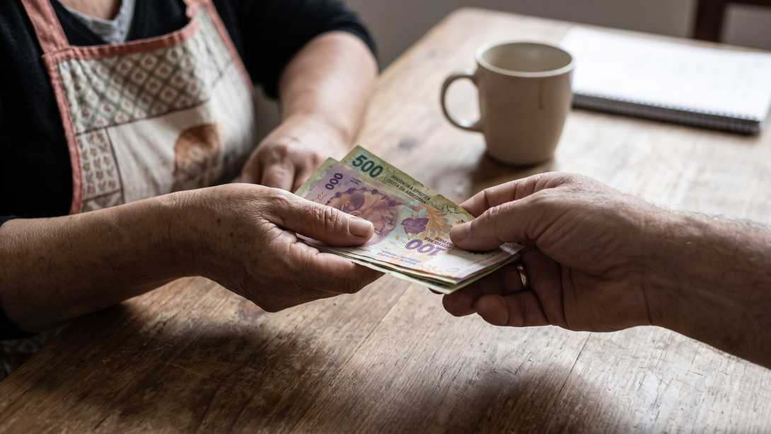 Casi el 30% de los hogares pide dinero prestado para llegar a fin de mes