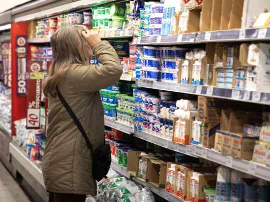 Nuevos datos: el 76% se endeuda para pagar alimentos, salud y servicios