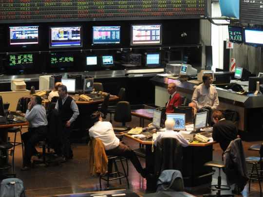 Volvió a subir el riesgo país y ya roza los 610 puntos