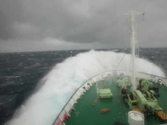 Tensión entre Argentina y Chile: alertan por un buque que navegará hacia Malvinas y temen un incidente